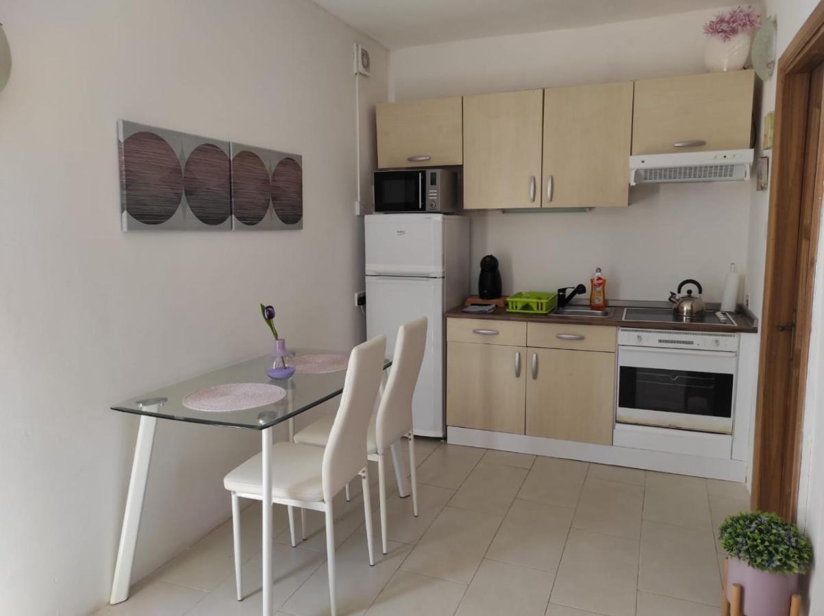 Studio Apartment With Private Terrace, Jacuzzi & Views Mosta Exterior photo