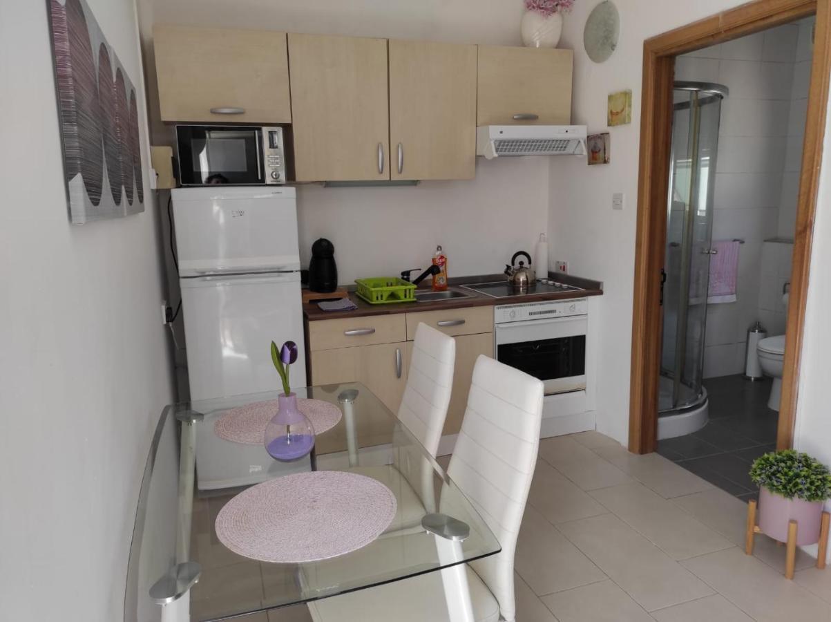 Studio Apartment With Private Terrace, Jacuzzi & Views Mosta Exterior photo