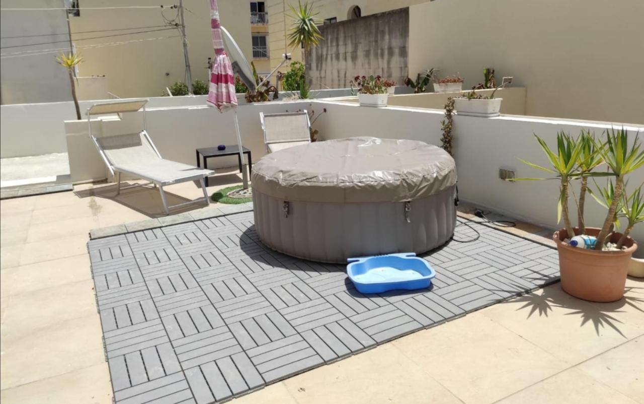Studio Apartment With Private Terrace, Jacuzzi & Views Mosta Exterior photo