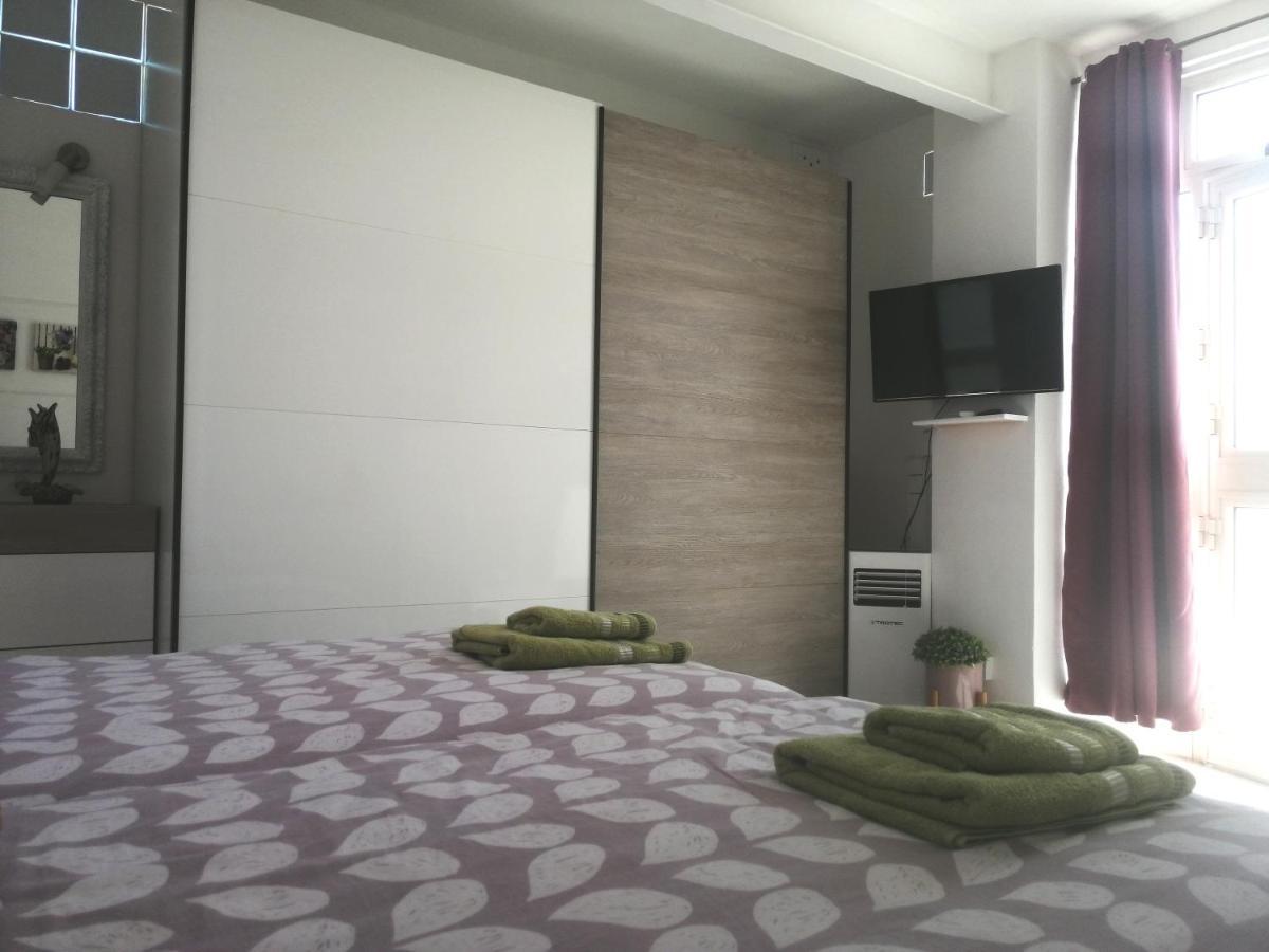 Studio Apartment With Private Terrace, Jacuzzi & Views Mosta Exterior photo