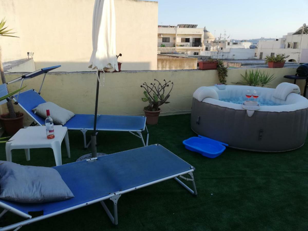 Studio Apartment With Private Terrace, Jacuzzi & Views Mosta Exterior photo
