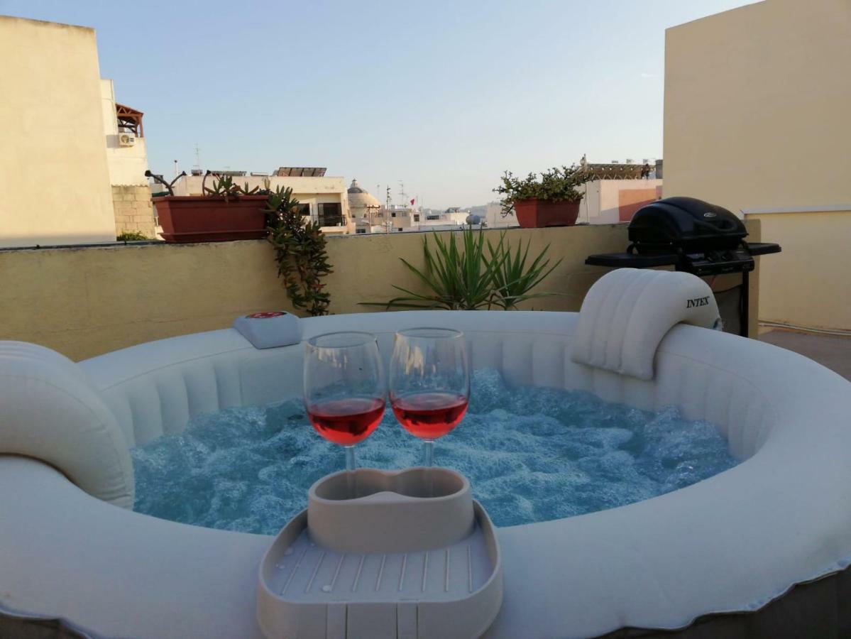 Studio Apartment With Private Terrace, Jacuzzi & Views Mosta Exterior photo