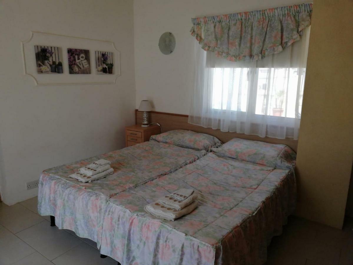Studio Apartment With Private Terrace, Jacuzzi & Views Mosta Exterior photo