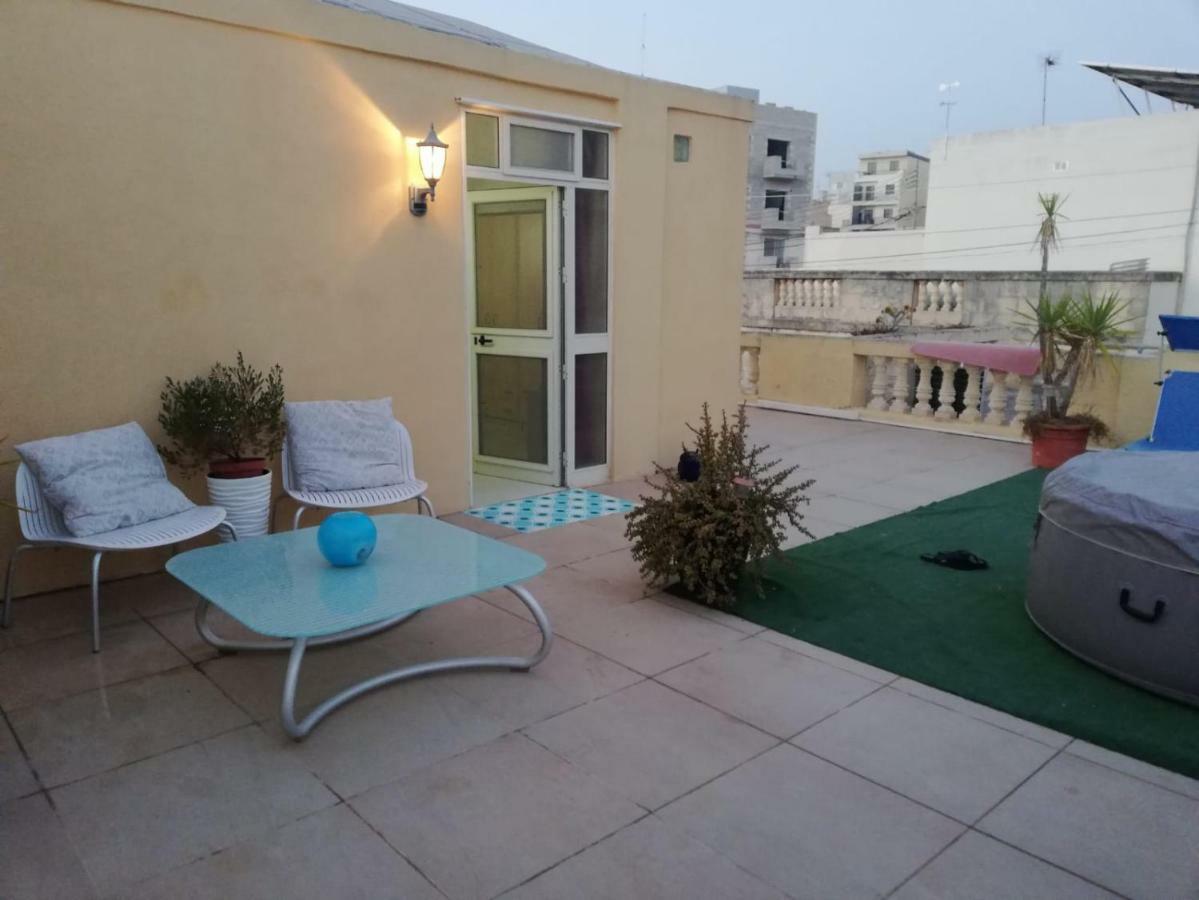 Studio Apartment With Private Terrace, Jacuzzi & Views Mosta Exterior photo